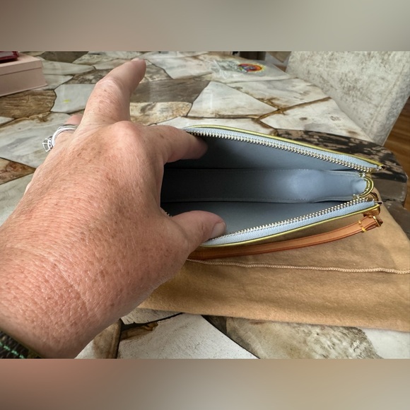 Louis Vuitton Lexington Vernis Pochette with Dust Bag - Picture 8 of 16